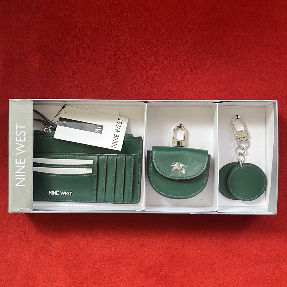 Nine West Complete Travel Card and Bill Case Set
